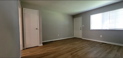 3006-3008 Creekview Cir in Dayton, OH - Building Photo - Building Photo