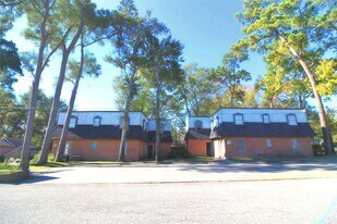 1305 Adams St in Conroe, TX - Building Photo