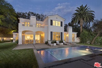 3815 Valley Meadow Rd in Los Angeles, CA - Foto de edificio - Building Photo