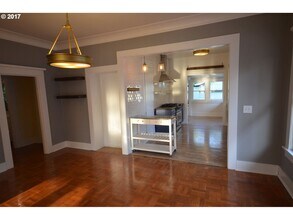 2926 NE 57th Ave in Portland, OR - Building Photo - Building Photo
