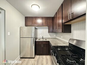 528 W Surf St, Unit 2SA0Q in Chicago, IL - Foto de edificio - Building Photo