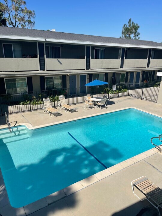 Park Royal Apartments in Anaheim, CA - Building Photo