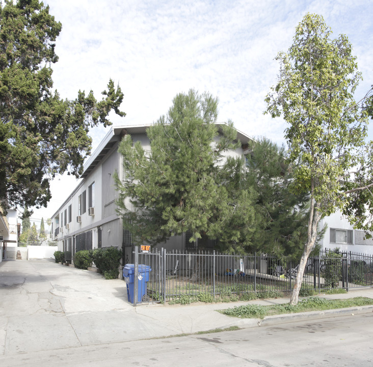 5727 Virginia Ave in Los Angeles, CA - Building Photo