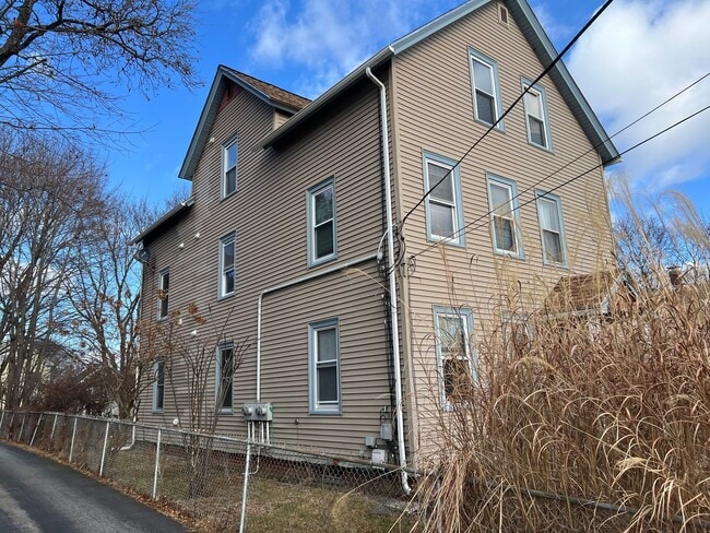 24 Whipple St in Worcester, MA - Building Photo - Building Photo