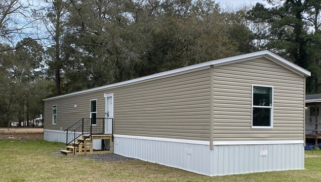 property at 715 W 9th St