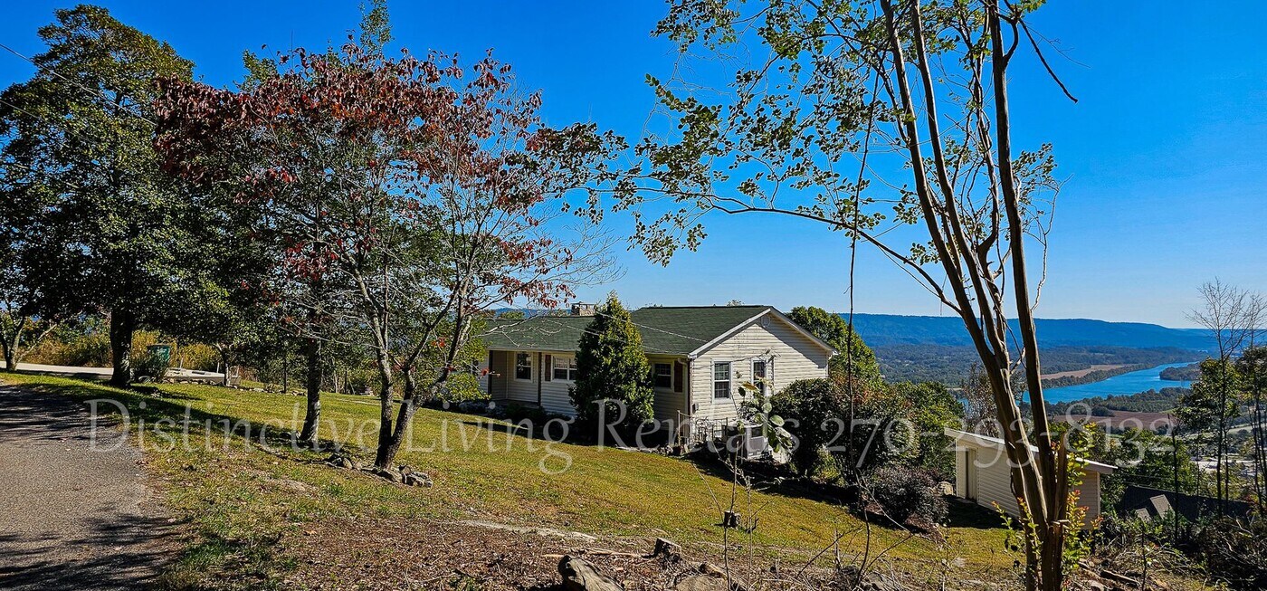 510 Dogwood Trail in South Pittsburg, TN - Building Photo