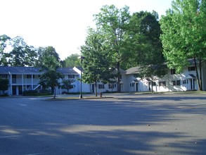 Country Club Apartment in Ewing, NJ - Building Photo - Building Photo