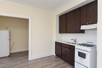 3327 W Diversey Ave, Unit J08W in Chicago, IL - Building Photo - Building Photo