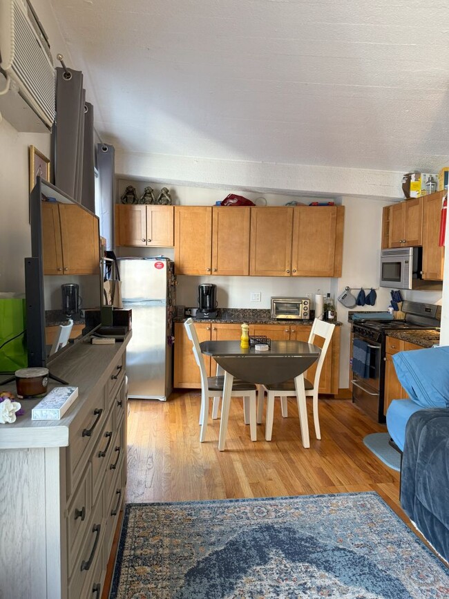 12 Stoneholm St, Unit 420 in Boston, MA - Building Photo - Building Photo