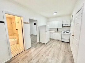 618 Elizabeth Ave, Unit 1A in Elizabeth, NJ - Building Photo