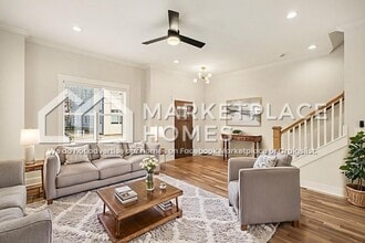 1034 E Trinity Ln in Nashville, TN - Building Photo - Building Photo