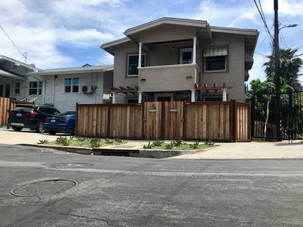1110 1/2 Benton Way in Los Angeles, CA - Building Photo