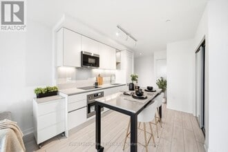 39 Mary St in Barrie, ON - Building Photo - Building Photo