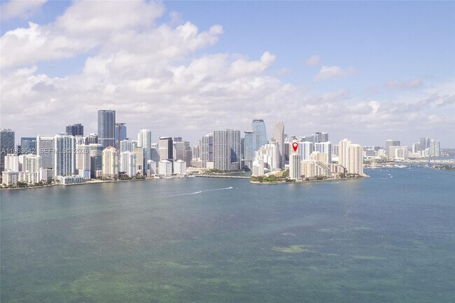 800 Claughton Island Dr in Miami, FL - Building Photo - Building Photo