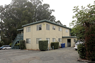 Creekside Apartments in Santa Cruz, CA - Foto de edificio - Building Photo