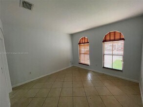 3252 NW 103rd Pl in Doral, FL - Building Photo - Building Photo