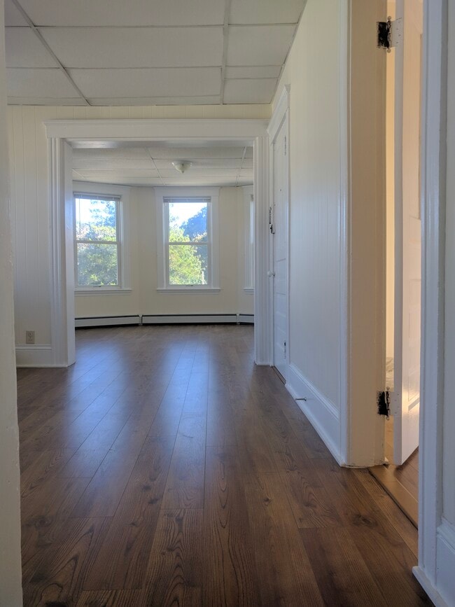 32 Douglas St, Unit Apt 3