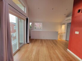 336 N 73rd St, Unit 338 in Seattle, WA - Building Photo