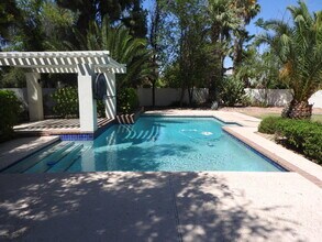 10210 N 77th Pl in Scottsdale, AZ - Building Photo - Building Photo