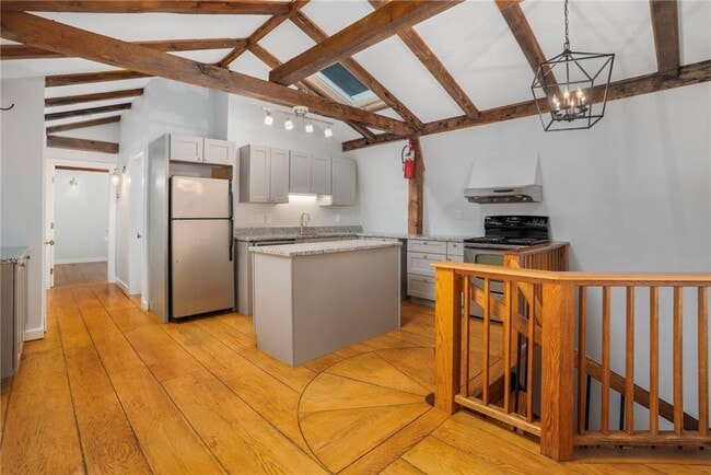 31 Bridge St in Newport, RI - Building Photo - Building Photo