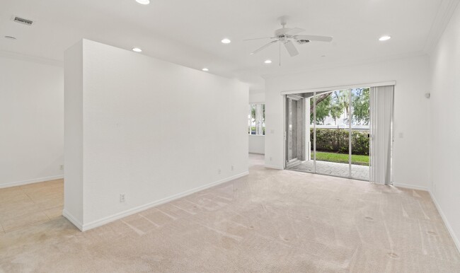 17 Nottingham Pl in Boynton Beach, FL - Foto de edificio - Building Photo