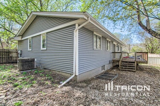 13101 Thomas Ave in Burnsville, MN - Building Photo - Building Photo