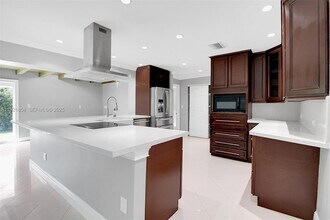 1804 SW 102nd Ct in Miami, FL - Foto de edificio - Building Photo