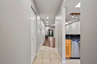 7360 Ulmerton Rd in Largo, FL - Foto de edificio - Building Photo