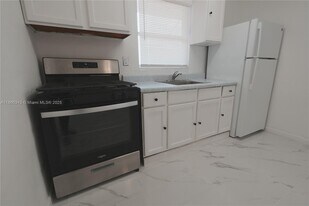 1245 W 24th St in Hialeah, FL - Building Photo