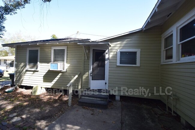 property at 842 E Lime St