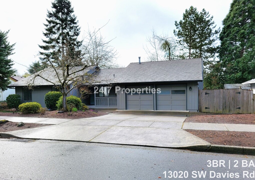 13020 SW Davies Rd in Beaverton, OR - Building Photo