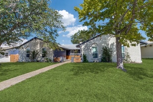 15825 El Estado Dr in Dallas, TX - Building Photo