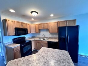 116 N Village Cir in Palmyra, PA - Foto de edificio - Building Photo
