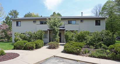 Wilshire Woods Sommer Apartments in Stevens Point, WI - Building Photo - Building Photo