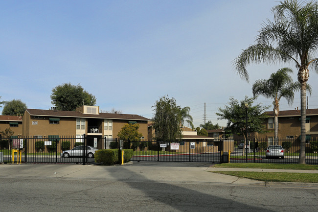 Sierra Woods Apartments in Riverside, CA - Building Photo - Building Photo