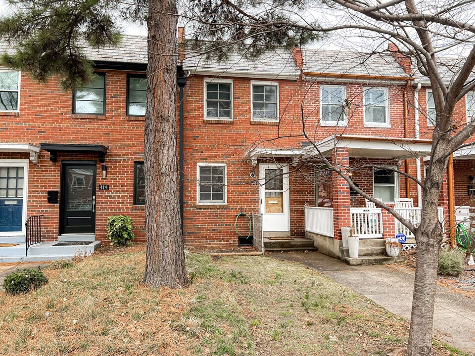 416 N Henry St in Alexandria, VA - Foto de edificio
