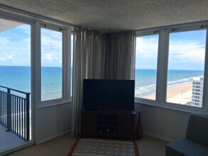 2987 S Atlantic Ave in Daytona Beach, FL - Building Photo - Building Photo