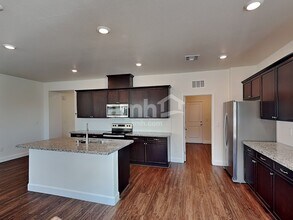 4739 Tree Swing St in North Las Vegas, NV - Foto de edificio - Building Photo