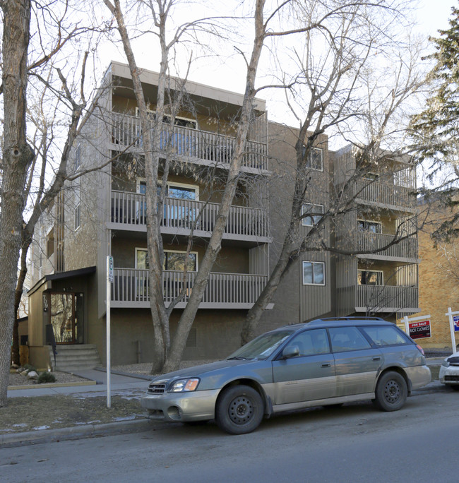 709 3rd Ave NW in Calgary, AB - Building Photo - Primary Photo