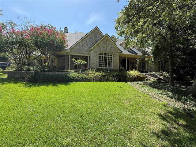 property at 4922 W Northwest Hwy
