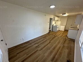 546 N Clayton Ave in Wichita, KS - Building Photo - Building Photo