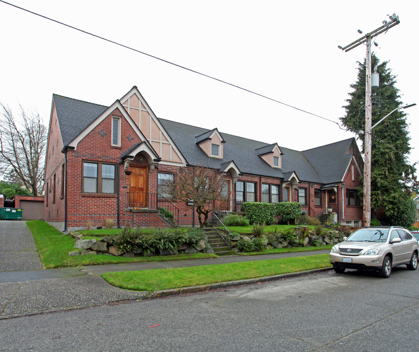 1701 N 48th St in Seattle, WA - Building Photo