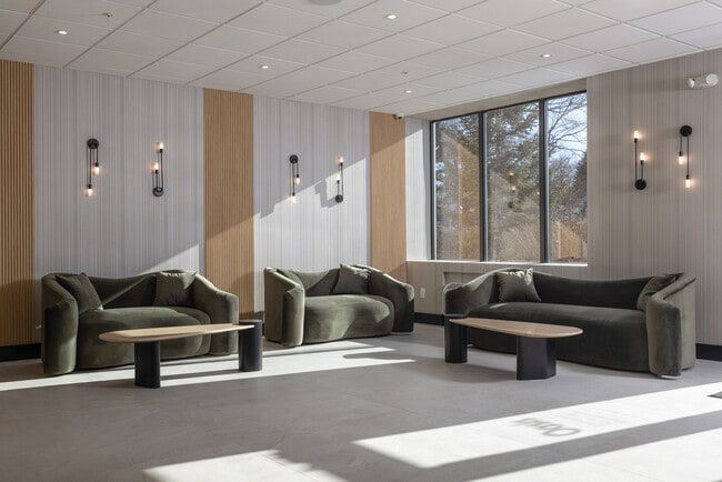 Oasis in Bridgeport, CT - Foto de edificio - Building Photo