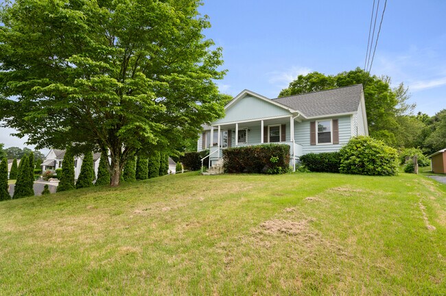 204 Dunham St in Norwich, CT - Building Photo - Building Photo