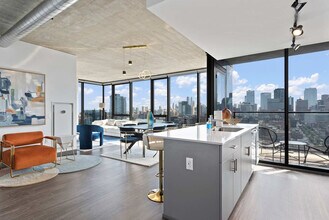 168 N Elizabeth St in Chicago, IL - Building Photo - Building Photo