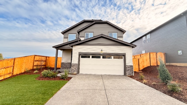 9212 SE Azalea St in Happy Valley, OR - Foto de edificio - Building Photo