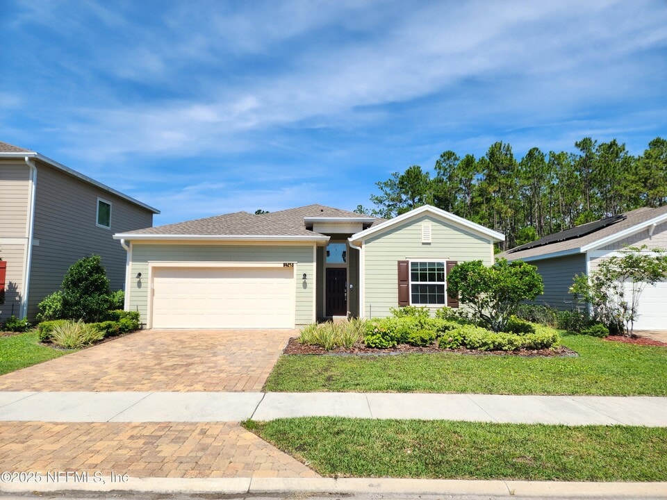 1745 Amberly Dr in Middleburg, FL - Building Photo