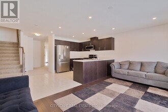 77 Pony Way in Kitchener, ON - Building Photo - Building Photo