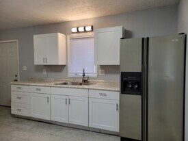 7404 E 34th Plz in Indianapolis, IN - Building Photo