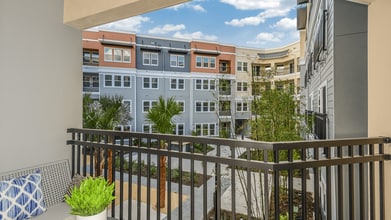 Grady Square in Tampa, FL - Building Photo - Building Photo